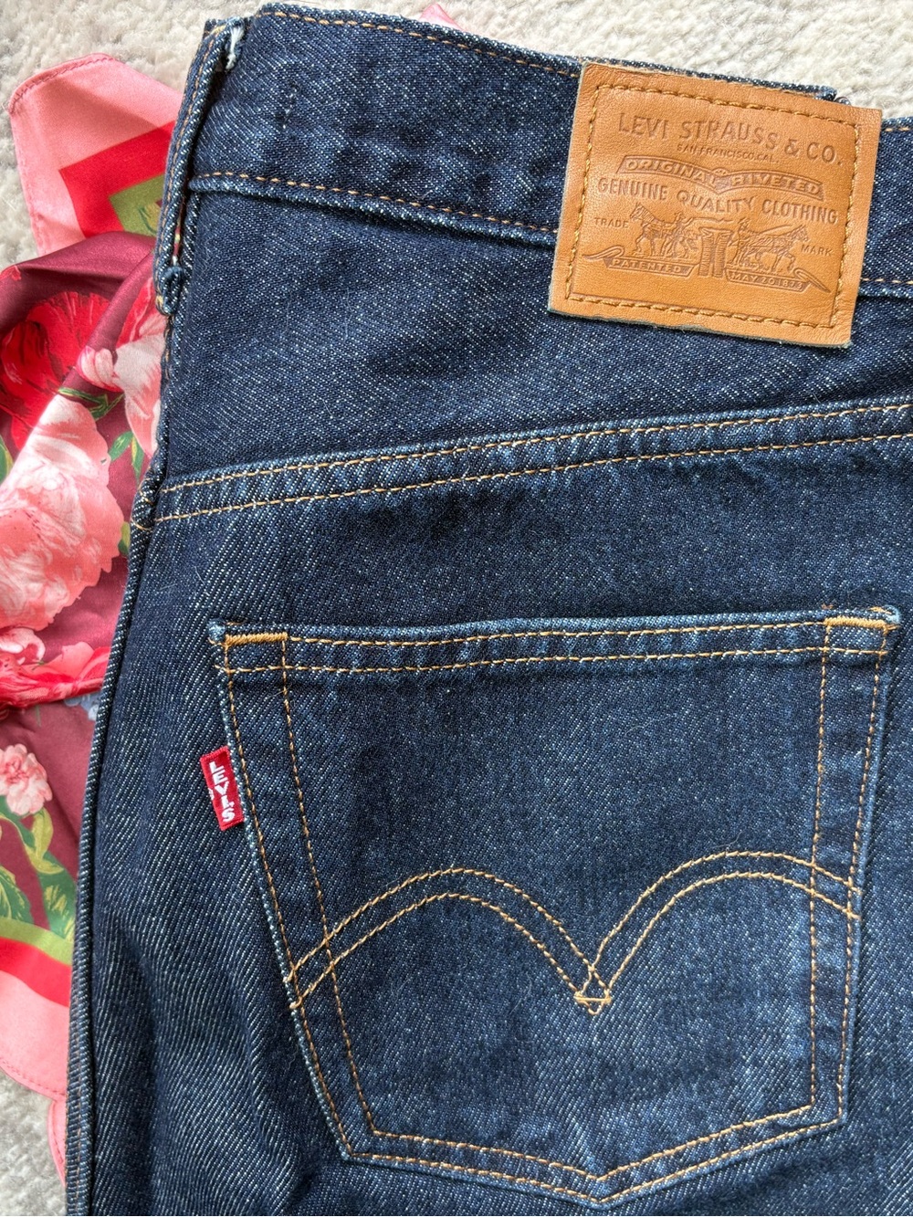 Levi's Dark Blue Ribcage Jeans. Sturdy denim. Beautiful wide-leg fit. 29x30